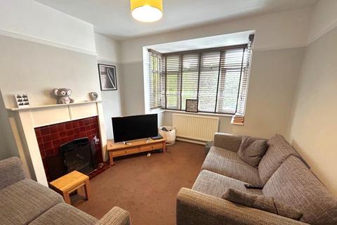 3 bedroom detached house to rent, Whitemore Road, Guildford GU1