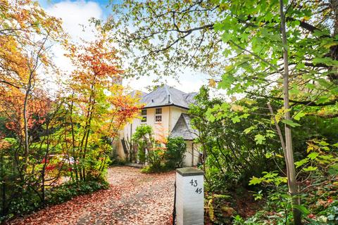 4 bedroom house for sale, London Road, Surrey GU15