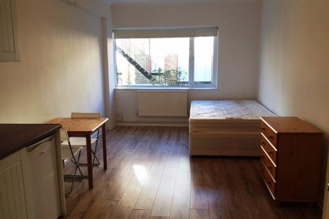 Studio to rent, Princes Avenue, Muswell Hill N10