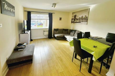 1 bedroom flat for sale, Erin Court, Swindon, SN1 4NS