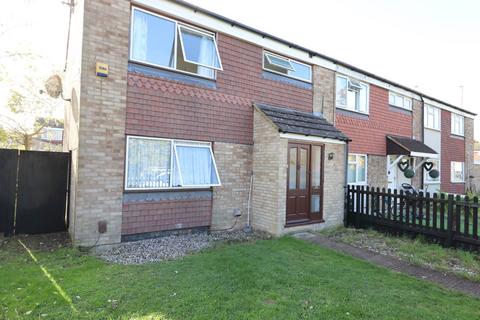 4 bedroom terraced house to rent, Barnard Crescent, Aylesbury HP21