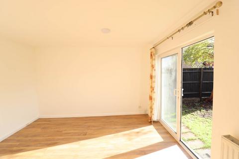 4 bedroom terraced house to rent, Barnard Crescent, Aylesbury HP21