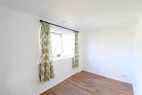 4 bedroom terraced house to rent, Barnard Crescent, Aylesbury HP21