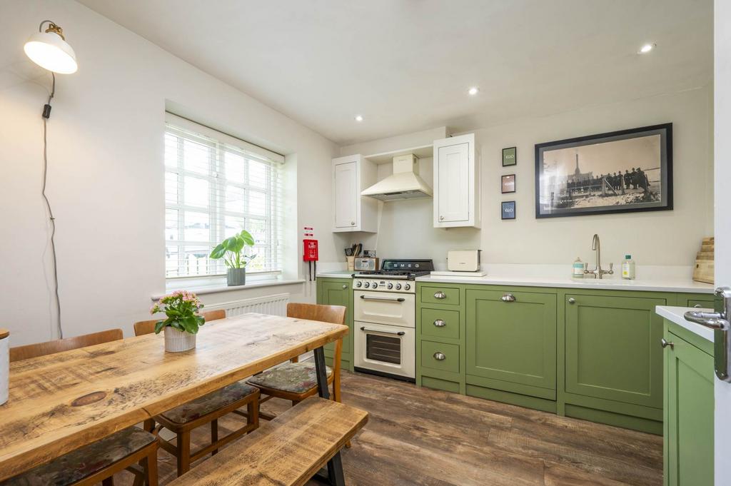 London Road, Chipping Norton 4 bed terraced house for sale £425,000