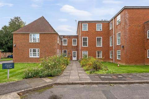 2 bedroom flat for sale, The Close, Salisbury SP1