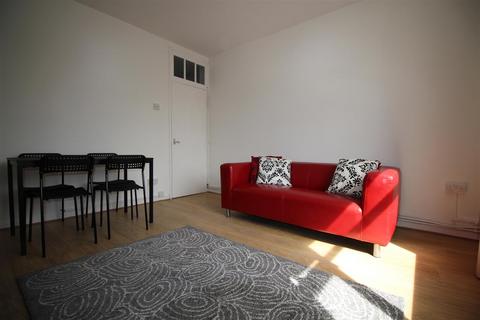 1 bedroom flat to rent, Grey House, London W12