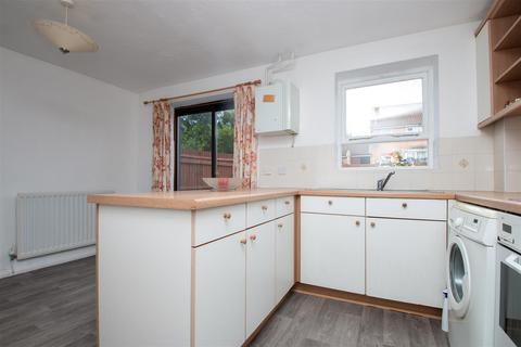 3 bedroom semi-detached house to rent, Douglas Place, Oldbrook