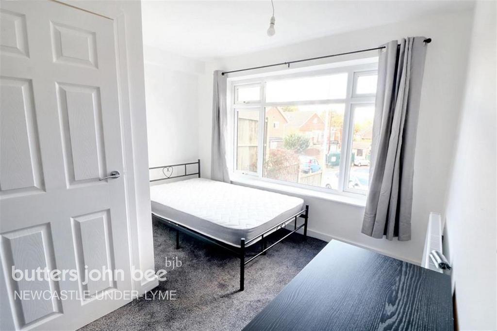 Pool Street, Newcastle Under Lyme 4 bed semidetached house to rent £
