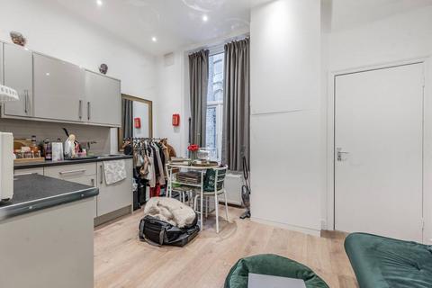 Studio to rent, Finborough Road, Earls Court, London, SW10