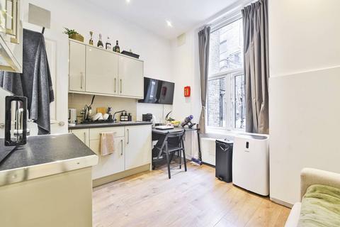 Studio to rent, Finborough Road, Earls Court, London, SW10