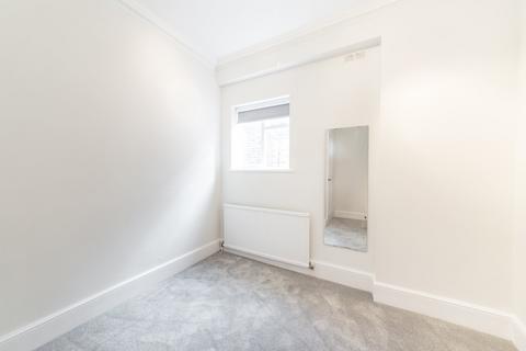 1 bedroom apartment to rent, Lyndhurst Road, London, NW3