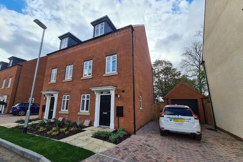 4 bedroom house to rent, Wentworth Drive, Durham