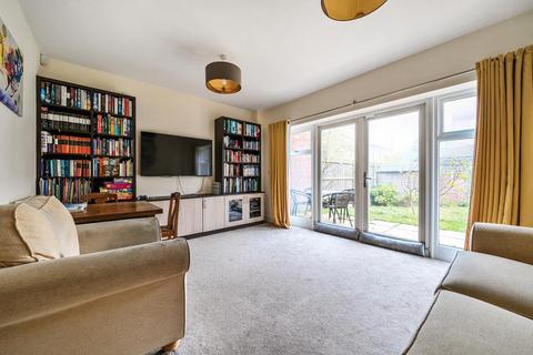27 Wilkes Close, London, NW7 1FP