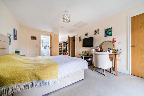27 Wilkes Close, London, NW7 1FP