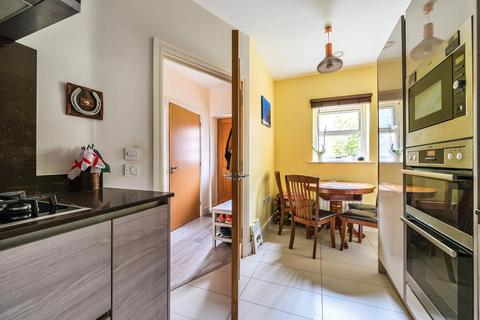 27 Wilkes Close, London, NW7 1FP