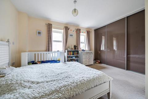 27 Wilkes Close, London, NW7 1FP