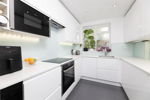 2 bedroom apartment for sale, West Hill, London