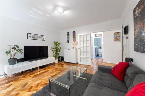 2 bedroom apartment for sale, West Hill, London