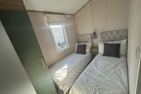 2 bedroom static caravan for sale, Sand le Mere Holiday Park