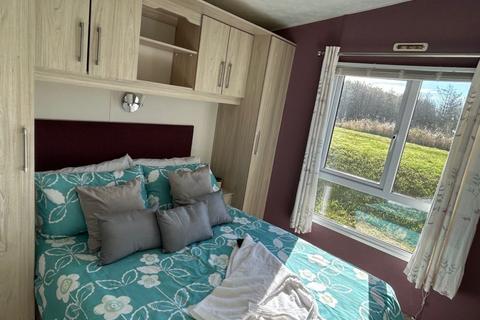 2 bedroom static caravan for sale, Sand le Mere Holiday Park