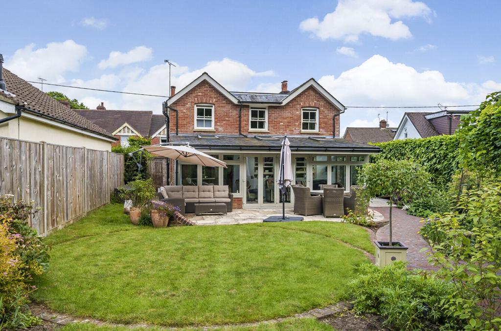 Newfield Road, Liss, GU33 4 bed cottage for sale £800,000