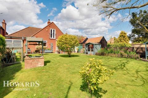 4 bedroom detached bungalow for sale, Black Street, Gisleham