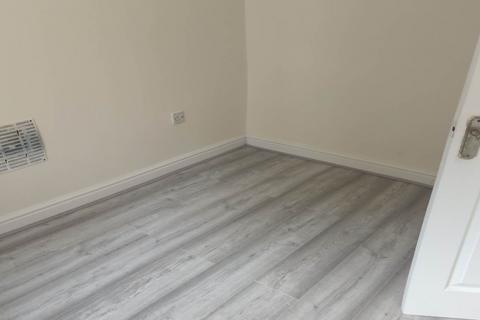 2 bedroom flat to rent, London Road, Neath,