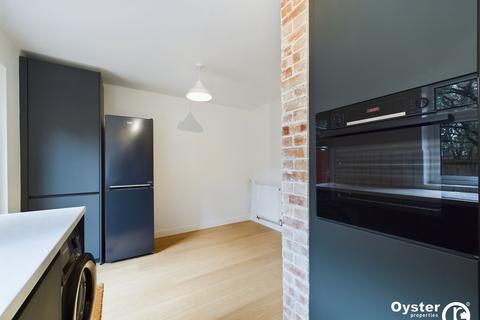 3 bedroom terraced house to rent, Woodland Road, London, N11