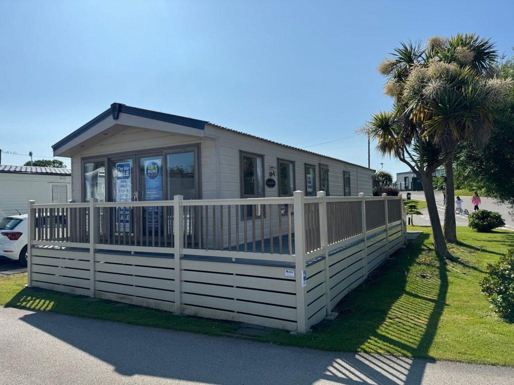 Solent Breezes Holiday Park 3 bed lodge for sale £100,000