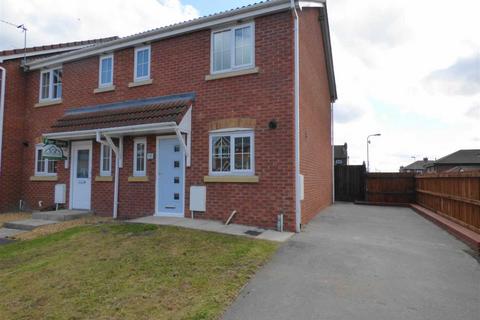 3 bedroom townhouse to rent, Chandlers Way, Sutton Manor.