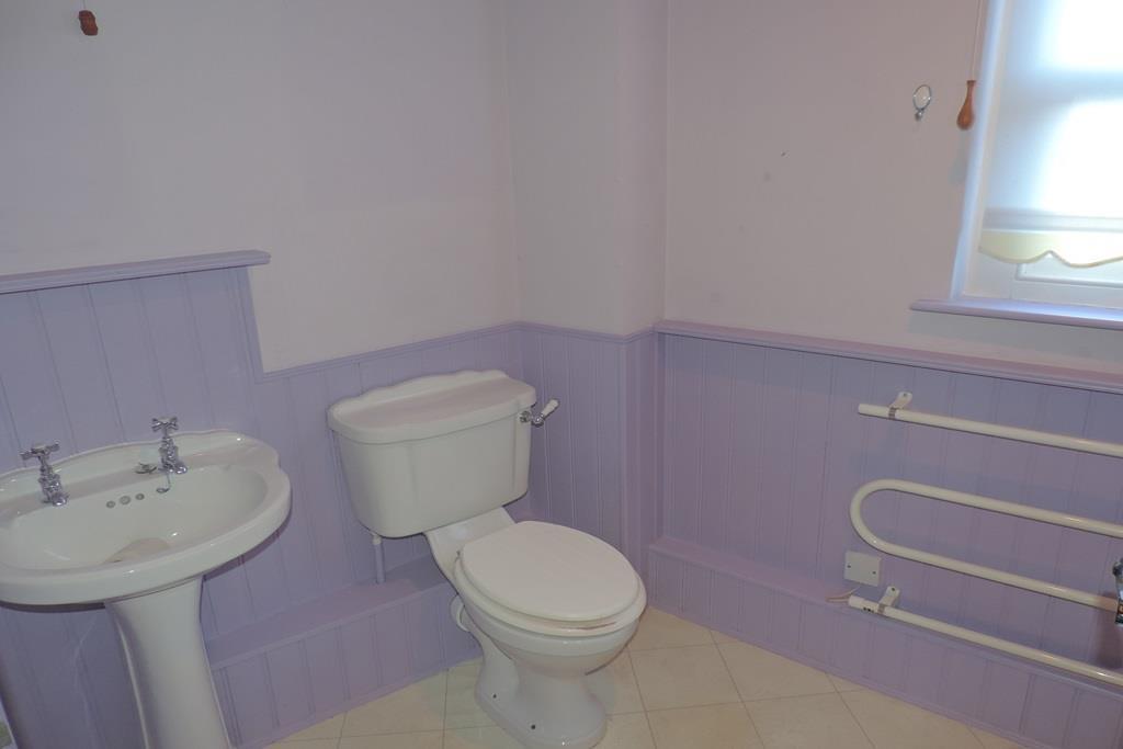 Bathroom2.jpg