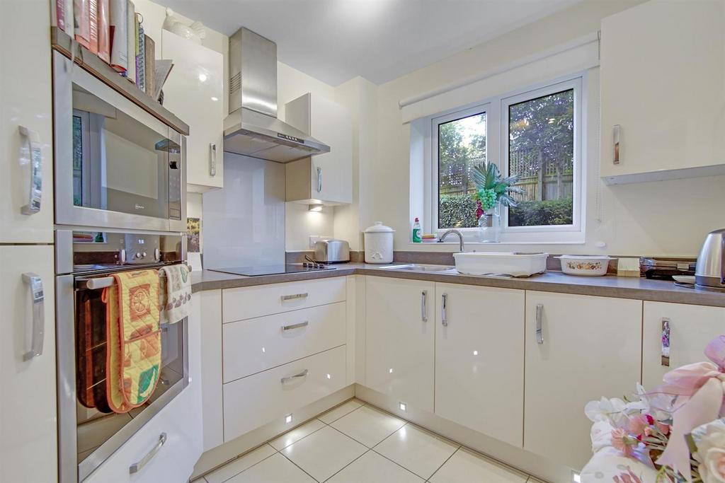 Sydney Court, Lansdown Road, Sidcup 2 bed apartment for sale £395,000