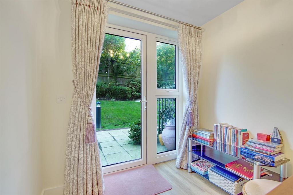 Sydney Court, Lansdown Road, Sidcup 2 bed apartment for sale £395,000