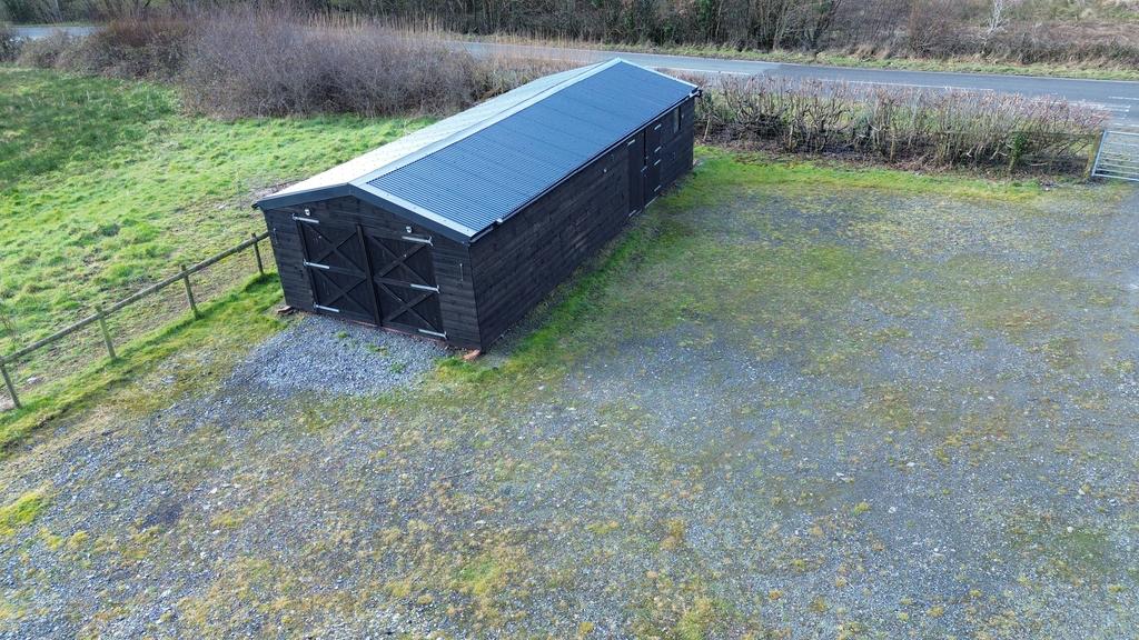 Detached garage/workshop