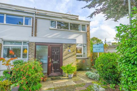 2 bedroom end of terrace house for sale, Ingrams Close, Hersham Village, KT12