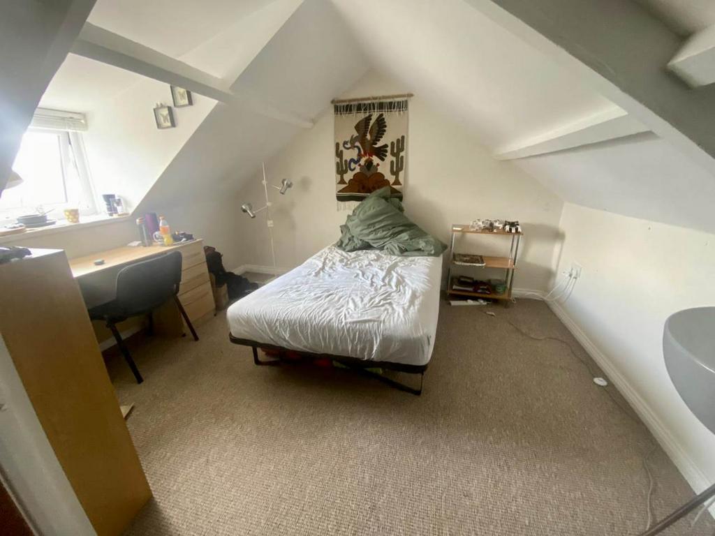 Attic room 1