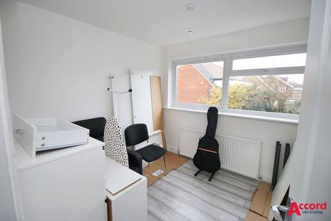 4 bedroom terraced house to rent, Essex Gardens, Hornchurch, RM11