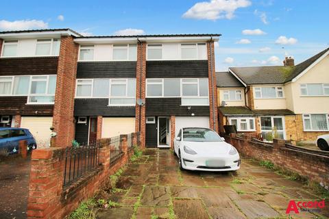 4 bedroom terraced house to rent, Essex Gardens, Hornchurch, RM11