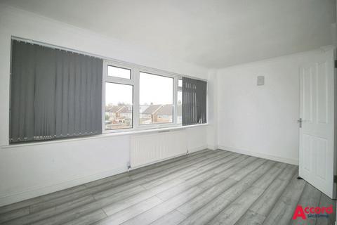 4 bedroom terraced house to rent, Essex Gardens, Hornchurch, RM11