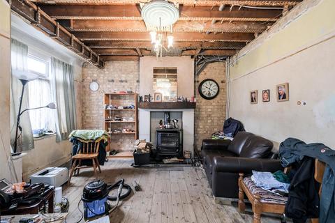 1b York Road, Chingford, London, E4 8QL