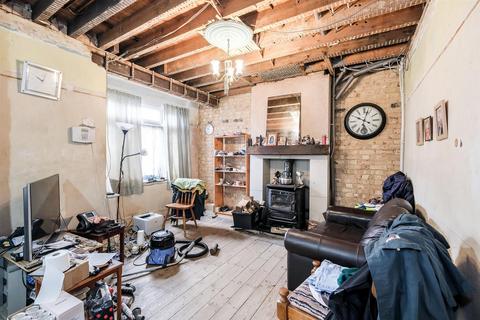 1b York Road, Chingford, London, E4 8QL