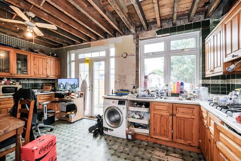 1b York Road, Chingford, London, E4 8QL