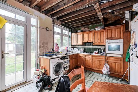 1b York Road, Chingford, London, E4 8QL