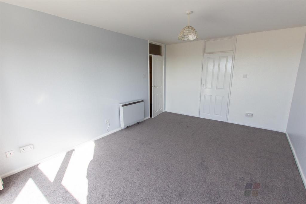 Oak Hall Park, Burgess Hill 1 bed flat to rent £975 pcm (£225 pw)