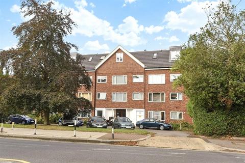 Studio to rent, Finchley Lodge, North Finchley, London, N12