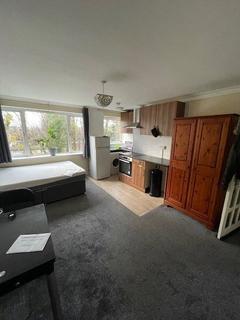 Studio to rent, Finchley Lodge, North Finchley, London, N12