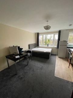 Studio to rent, Finchley Lodge, North Finchley, London, N12