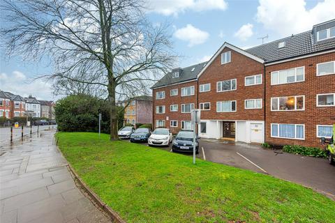 Studio to rent, Finchley Lodge, North Finchley, London, N12