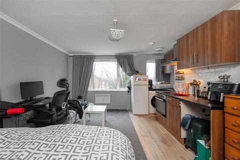 Studio to rent, Finchley Lodge, North Finchley, London, N12