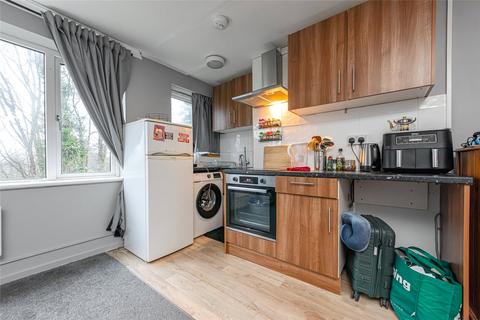 Studio to rent, Finchley Lodge, North Finchley, London, N12
